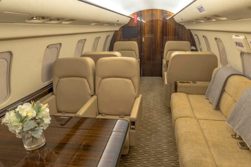 бизнес джет Bombardier Challenger 600